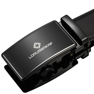 Stílusos férfi öv többféle modellben, különböző csatokkal