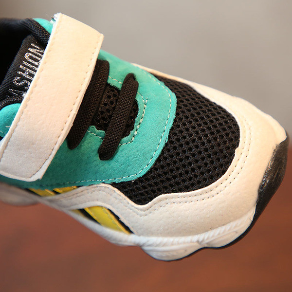 Alkalmi gyerek tornacipő durva talppal, két színben