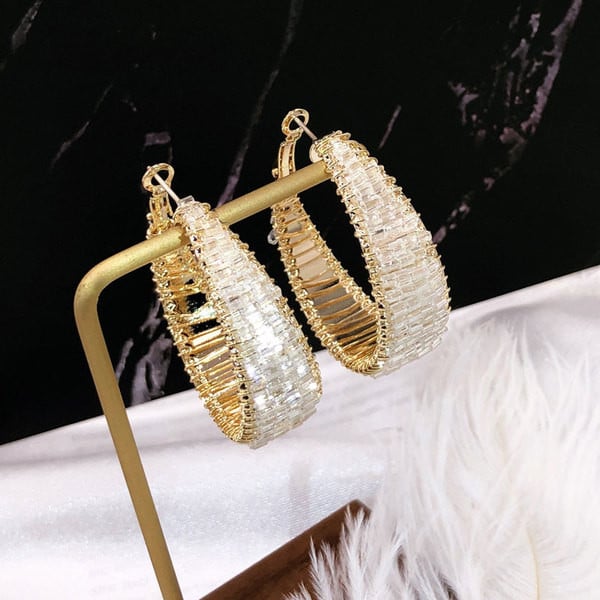 Női fülbevaló kerek gyöngyökkel