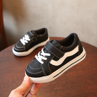 Modern gyerekkendők lányoknak és fiúknak több színben matricával