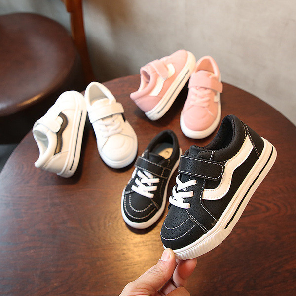 Modern gyerekkendők lányoknak és fiúknak több színben matricával