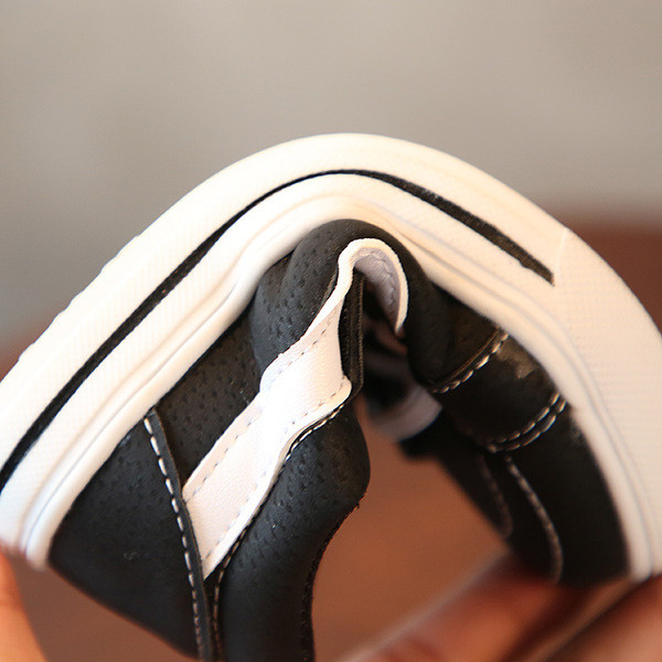 Modern gyerekkendők lányoknak és fiúknak több színben matricával