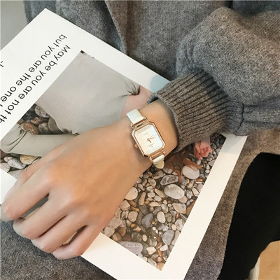 Modern női karóra többféle színben, mindennapi használatra alkalmas