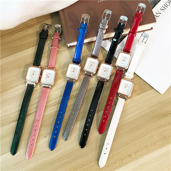 Modern női karóra többféle színben, mindennapi használatra alkalmas