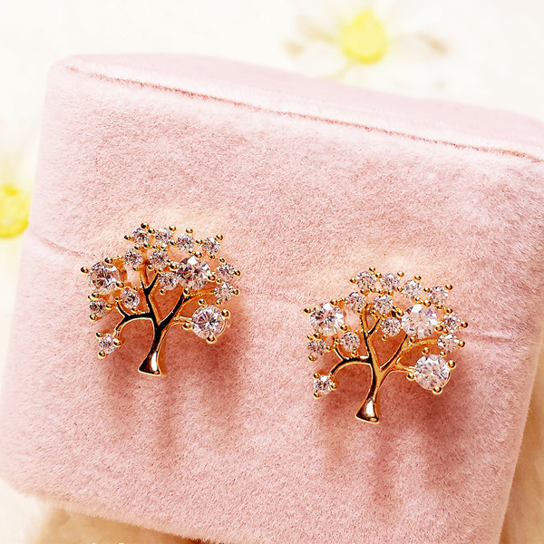 Cercei delicati de dama cu pietre decorative din aur si argint