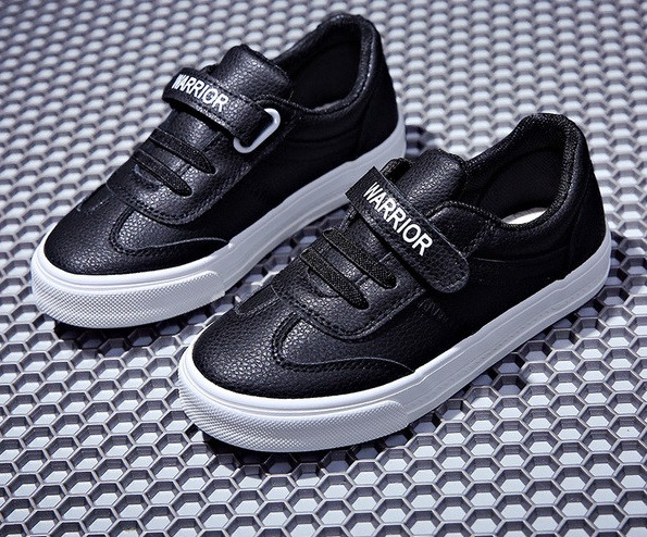 Modern gyerekkendők lányoknak és fiúknak több színben matricával