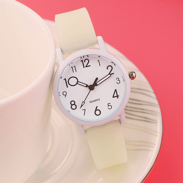Ceas de dama cu curea de cauciuc in mai multe culori