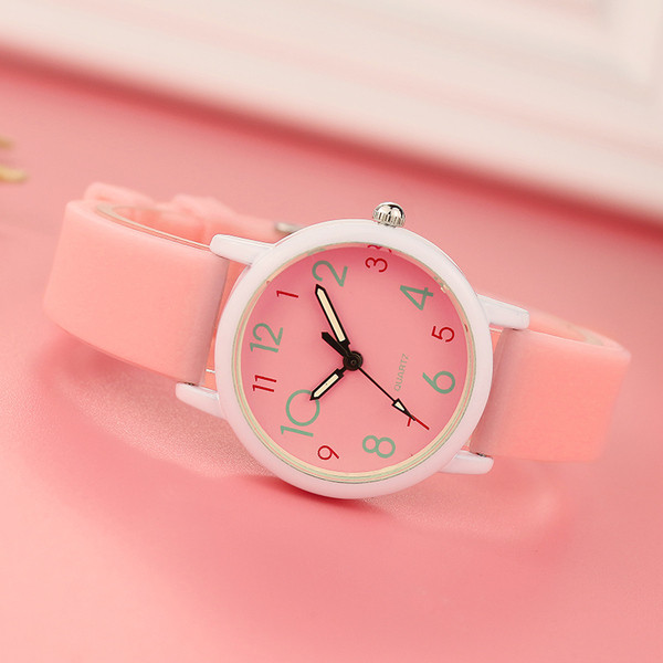 Ceas de dama cu curea de cauciuc in mai multe culori