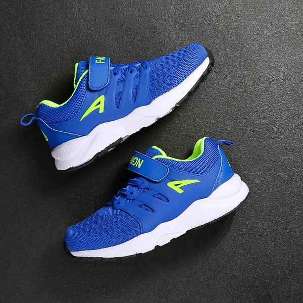 Παιδικά παπούτσια για αγόρια σε τρία χρώματα