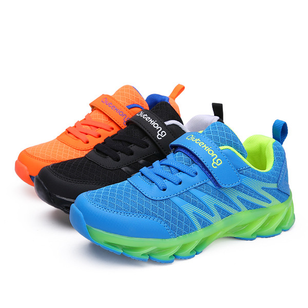 Παιδικά αθλητικά παπούτσια σε διάφορα χρώματα