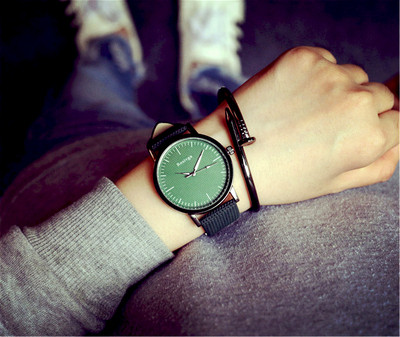 Női karóra négy színben