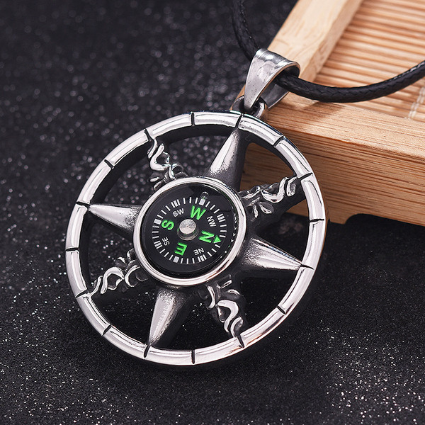 Colier barbatesc in doua modele