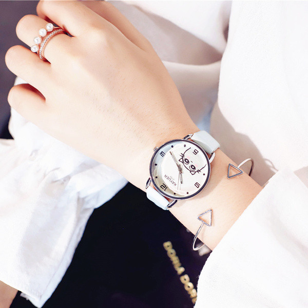 Ceas delicat de dama in trei culori cu aplicatie