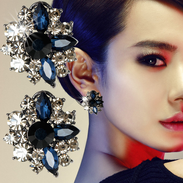 Cercei eleganti de dama cu pietre decorative in mai multe culori