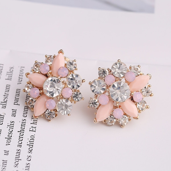 Cercei eleganti de dama cu pietre decorative in mai multe culori