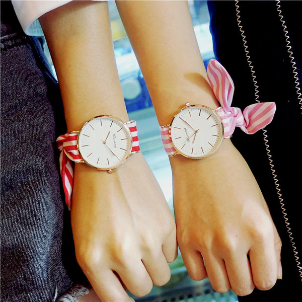 Női karóra szatén szíjjal, többféle színben
