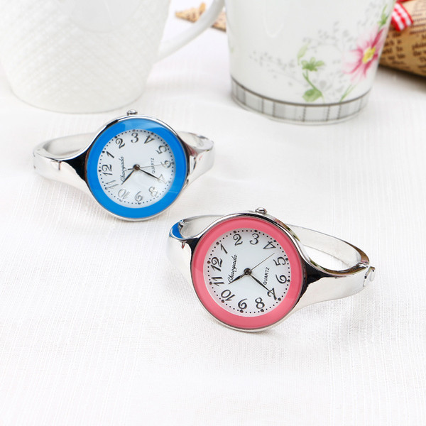 Ceas de damă delicat în cinci culori