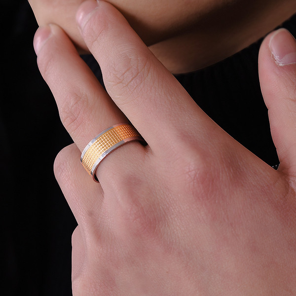 Inel modern pentru bărbați cu culoare argintie și aurie