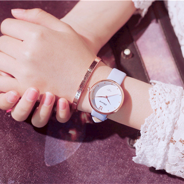 Ceas de zi cu zi pentru femei în cinci culori diferite