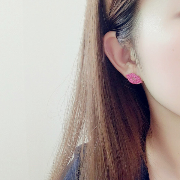 Cercei moderni de dama in roz si rosu