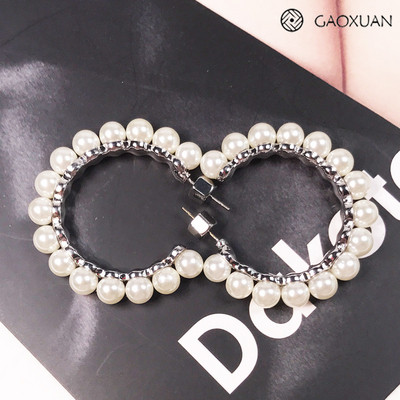 Cercei de dama cu perle de culoare auriu si argintiu