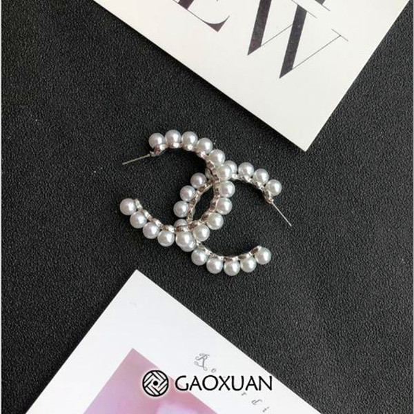 Cercei de dama cu perle de culoare auriu si argintiu