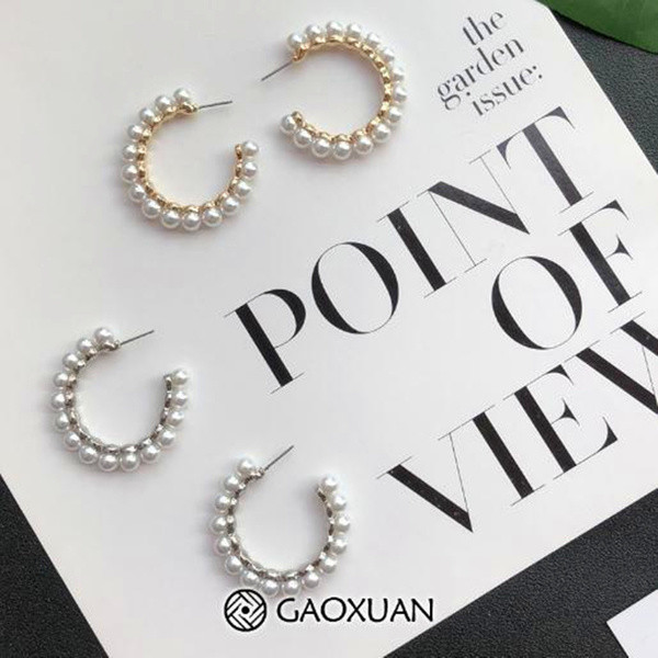 Cercei de dama cu perle de culoare auriu si argintiu