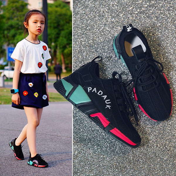 Lányoknak készült sport gyerekcipő fekete színben