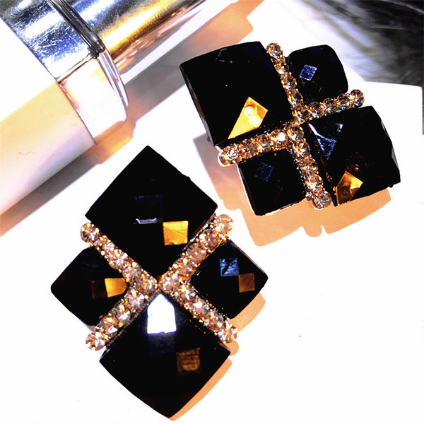 Cercei eleganti de dama in trei culori