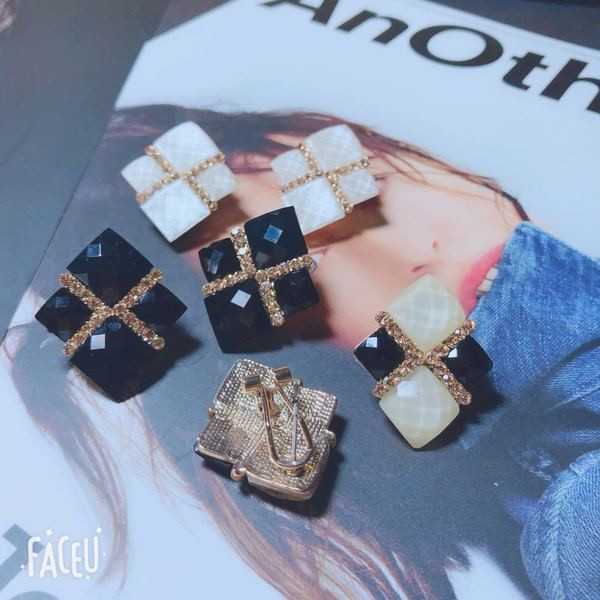 Cercei eleganti de dama in trei culori