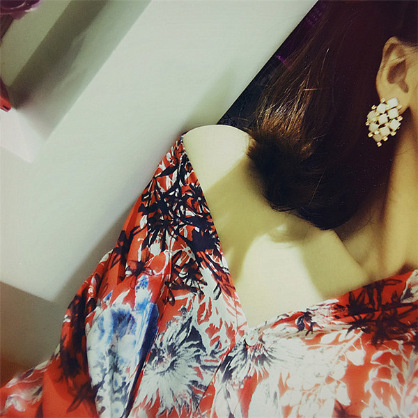 Cercei de dama actuali in alb si negru