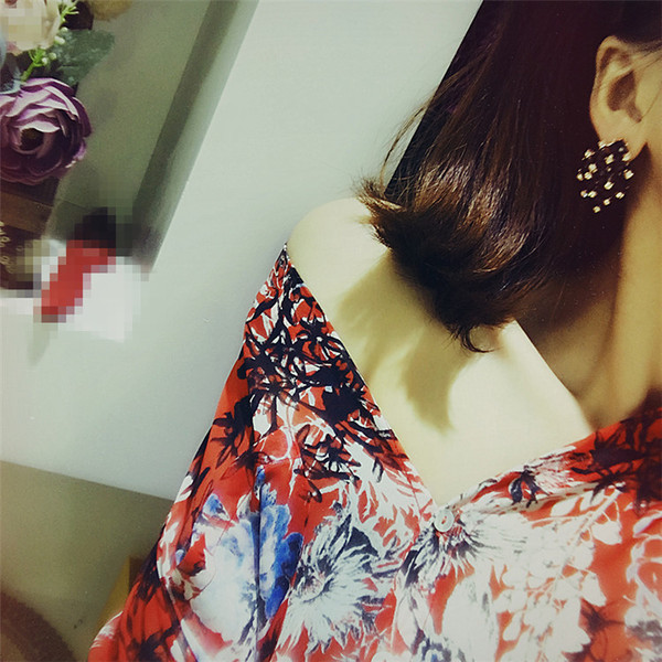 Cercei de dama actuali in alb si negru