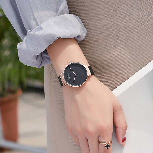 Ceas de damă elegant, potrivit pentru utilizarea de zi cu zi, în patru culori