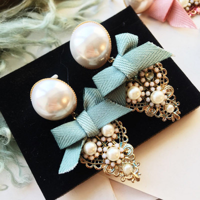 Női fülbevaló szalaggal és díszkövekkel több színben