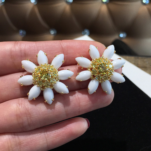 Cercei de dama in forma de floare