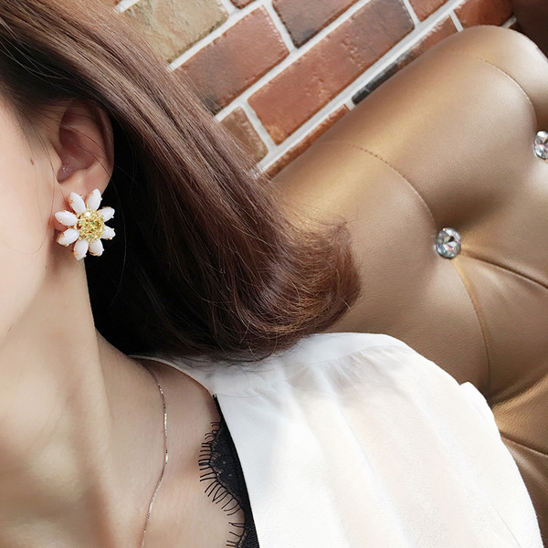 Cercei de dama in forma de floare