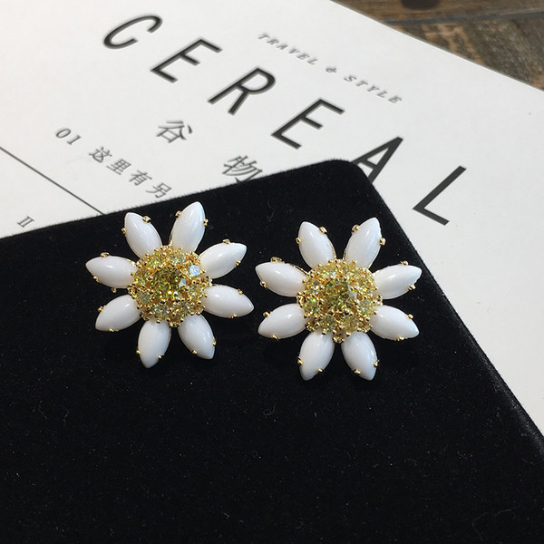 Cercei de dama in forma de floare