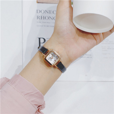 Elegáns női karóra több színben