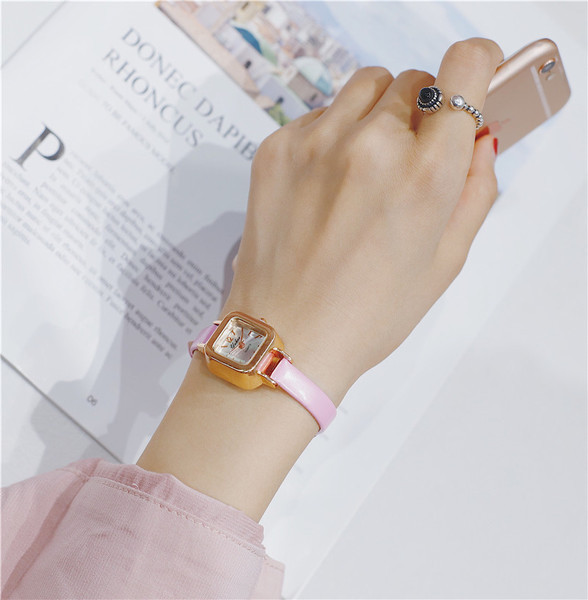 Elegáns női karóra több színben