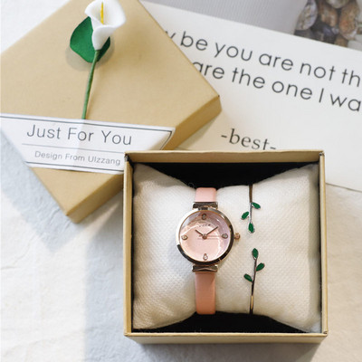 Hétköznapi használatra alkalmas női karóra többféle színben