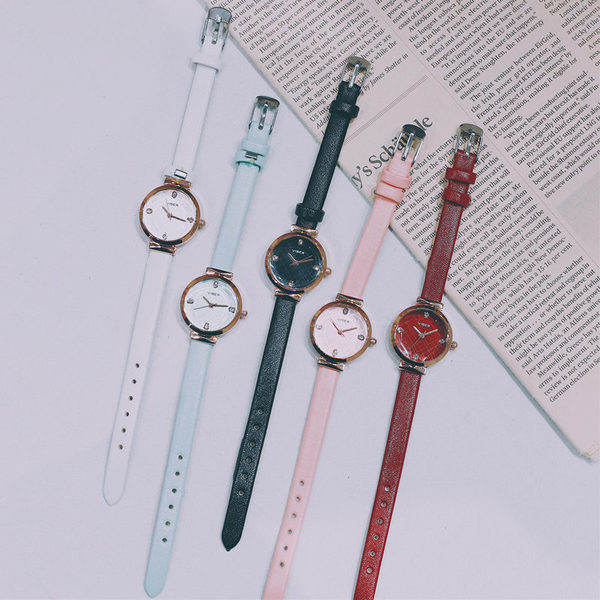 Hétköznapi használatra alkalmas női karóra többféle színben