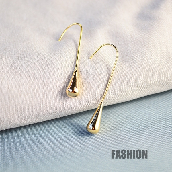 Cercei de dama curati zilnic in culoarea aurie