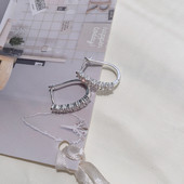 Női fülbevaló ezüst színben díszítő kövekkel