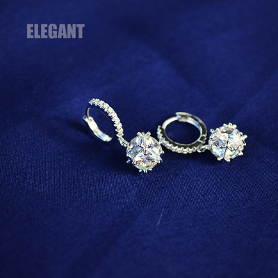 Стилни дамски обеци в два цвята със светъл камък