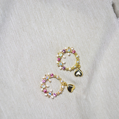 Cercei eleganti de dama in diferite modele