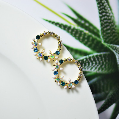 Cercei eleganti de dama in diferite modele