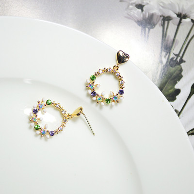 Cercei eleganti de dama in diferite modele