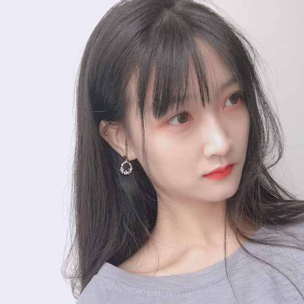 Cercei eleganti de dama in diferite modele