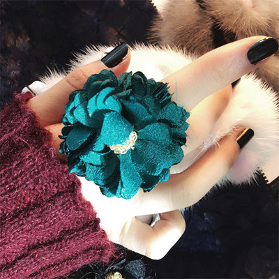 Модерен дамски пръстен в няколко цвята с 3D декорация - цвете