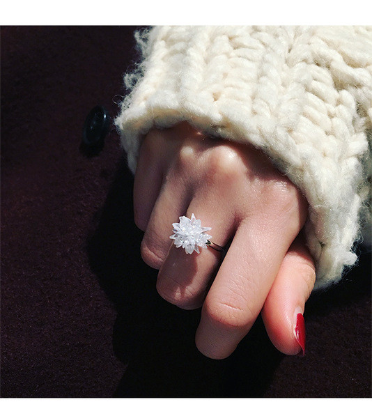 Finom női gyűrű 3D díszítéssel